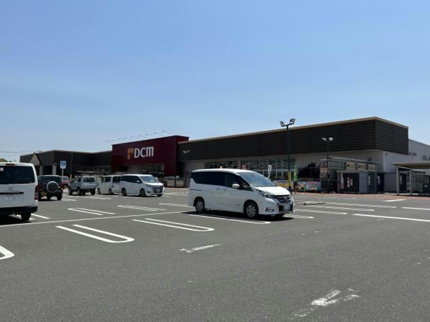 DCM須賀川店(電気量販店/ホームセンター)まで1077m 東北本線/須賀川駅 徒歩13分 3階 築28年