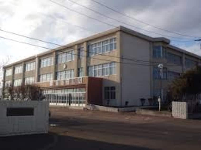 札幌市立丘珠中学校(中学校/中等教育学校)まで974m コーポオレンジ