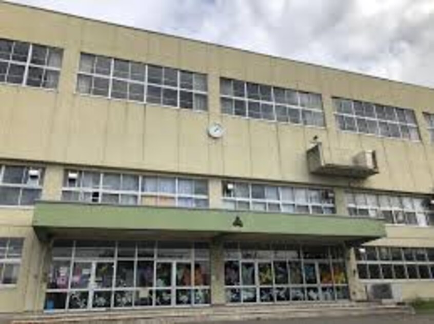 札幌市立札苗中学校(中学校/中等教育学校)まで819m コーポ82