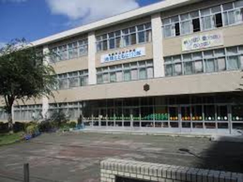 札幌市立栄小学校(小学校)まで392m ヴィラパークサイド