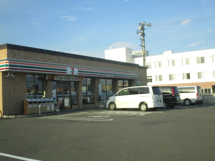 ｾﾌﾞﾝｲﾚﾌﾞﾝ 札幌東雁来11条店(コンビニ)まで283m LCOURT