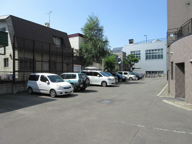  札幌市営地下鉄東豊線/東区役所前駅 徒歩3分 1階 築33年