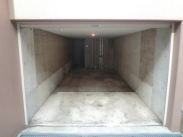  八番館