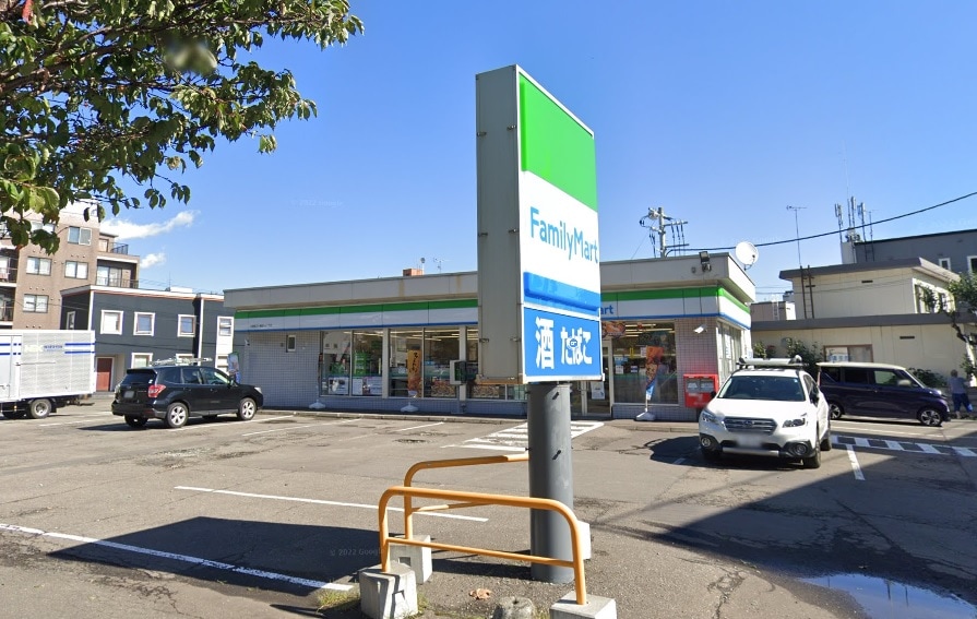 ファミリーマート 札幌南２４条西１４丁目店(コンビニ)まで375m エストメゾン