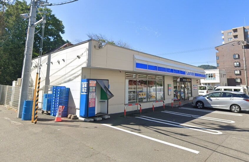 ローソン 札幌 南17条西店(コンビニ)まで212m ル・コルヌイエ山鼻