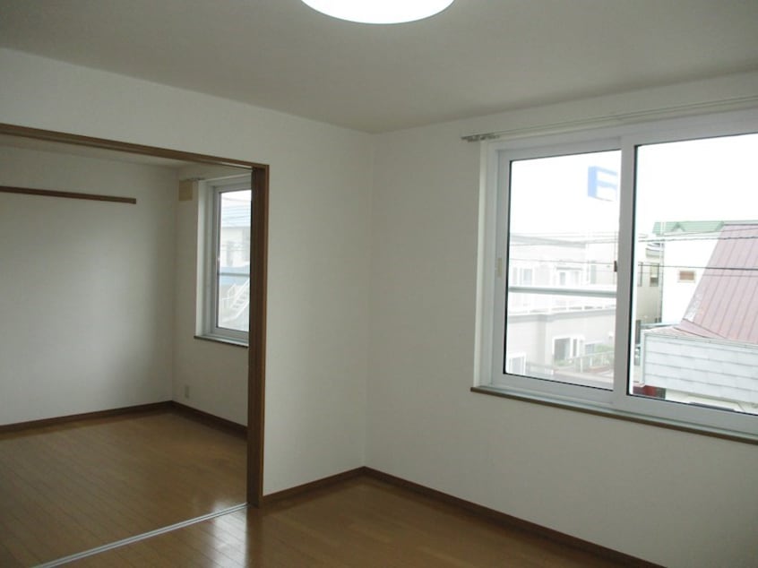  ハイツニシカワ