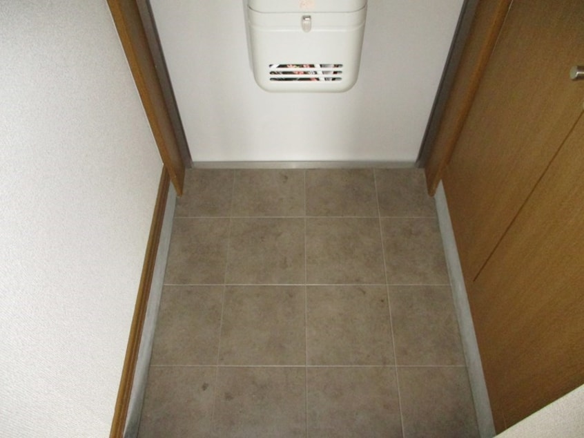  ハイツニシカワ