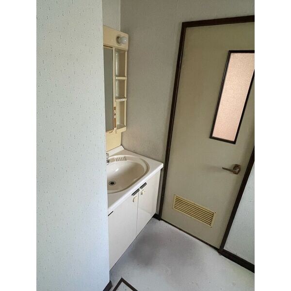  北郷2条11丁目3-38貸家