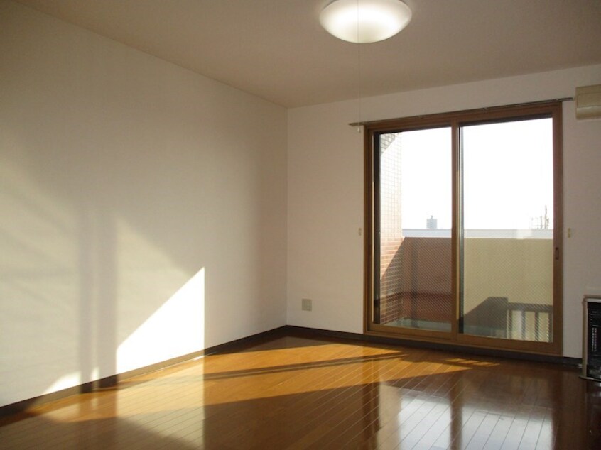  ノースリヴァ.E