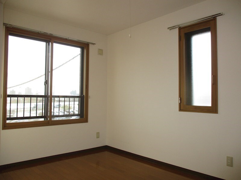  ノースリヴァ.E