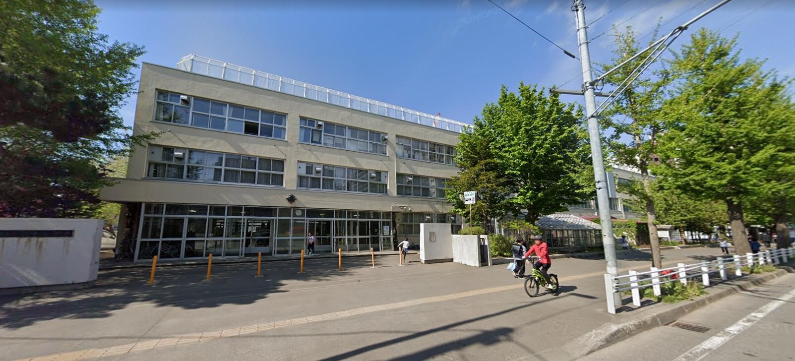 札幌市立中央小学校(小学校)まで675m asunto