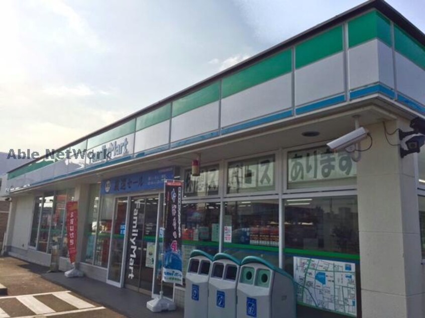 ファミリーマート小牧中央三丁目店(コンビニ)まで466m メゾンサンプチ