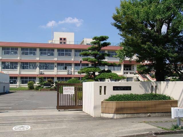 小牧市立味岡小学校(小学校)まで292m セントポーリアＡ・Ｂ棟