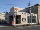 小牧岩崎郵便局(郵便局)まで737m メルベーユ・ボヌールＡ・B・C・D棟