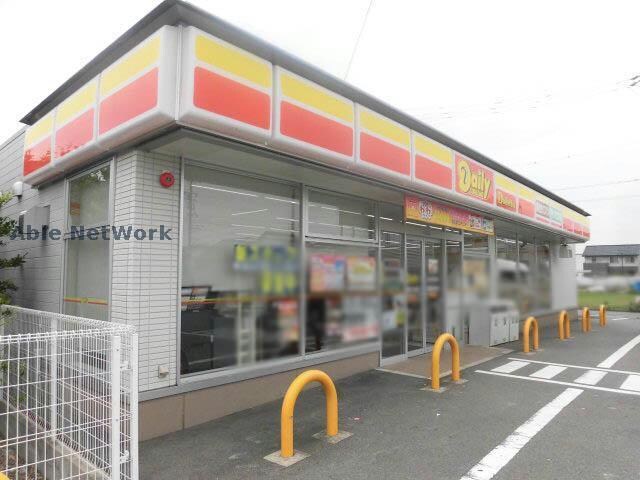 デイリーヤマザキ小牧三ツ渕店(コンビニ)まで724m クレイジャス
