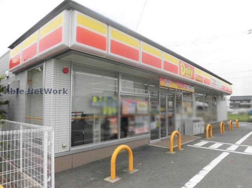 デイリーヤマザキ小牧三ツ渕店(コンビニ)まで831m カーサ　エレガンテⅡ