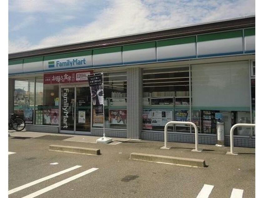 ファミリーマート美濃加茂太田南店(コンビニ)まで320m 高山本線（岐阜県内）/美濃太田駅 徒歩4分 1階 築36年