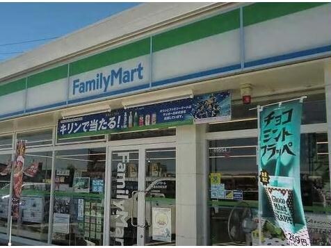 ファミリーマート美濃加茂中富町店(コンビニ)まで614m ラ　マルコット（Ｌａ　marcotte）