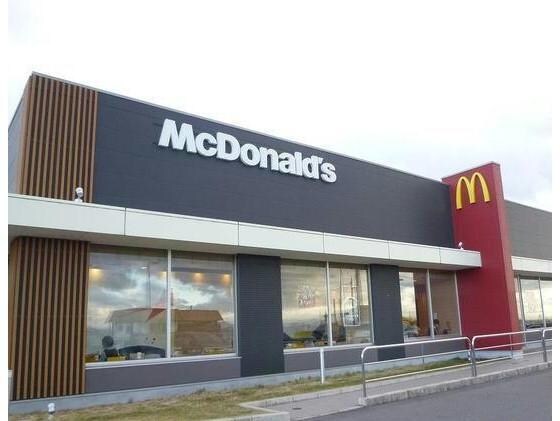 マクドナルド21号可児店(その他飲食（ファミレスなど）)まで856m グランシャリオＷ