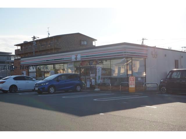 セブンイレブン袋井愛野東店(コンビニ)まで366m ルチェーレ愛野Ⅲ