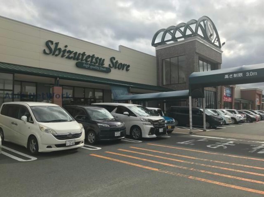 しずてつストア掛川店(スーパー)まで1392m 掛川市市街地循環バス(北回り）/柳町 徒歩3分 1階 築33年