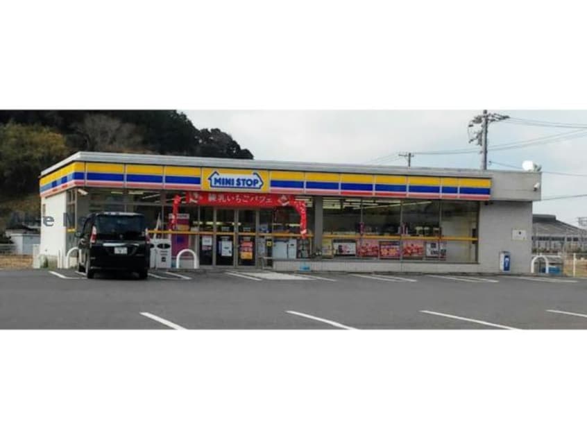 ミニストップ菊川半済店(コンビニ)まで2437m 牛渕戸建