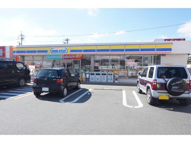 ミニストップ蒲郡八百富町店(コンビニ)まで113m カーサ　ヴィアーレ