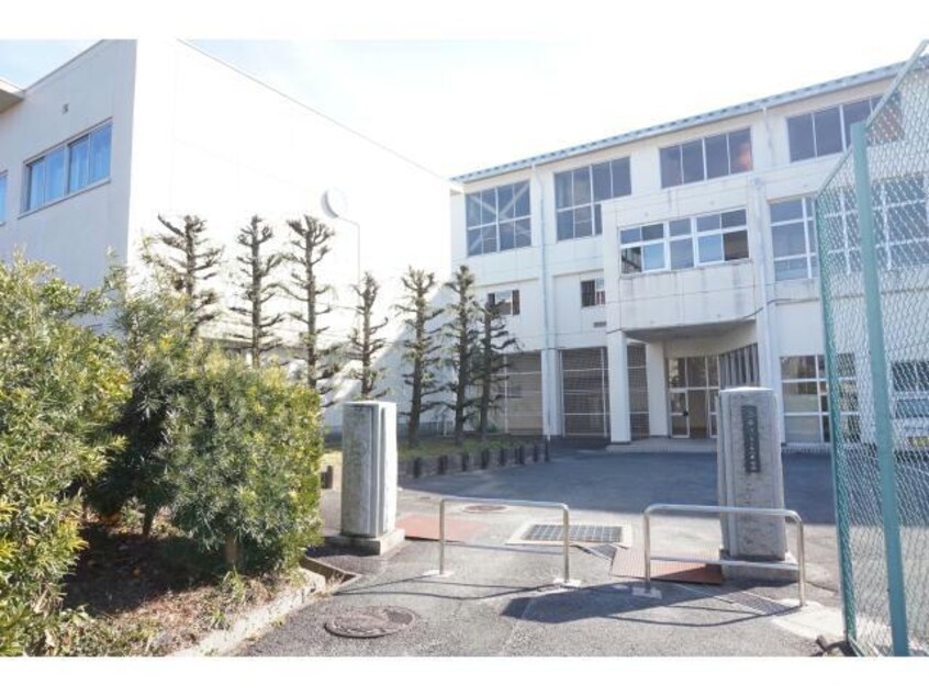 蒲郡市立大塚中学校(中学校/中等教育学校)まで175m メルヴェイユ・UiA