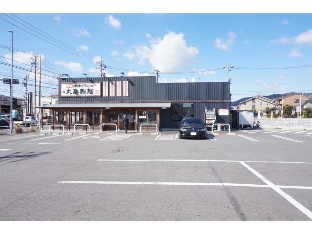 丸亀製麺蒲郡店(その他飲食（ファミレスなど）)まで406m グランデージ富士