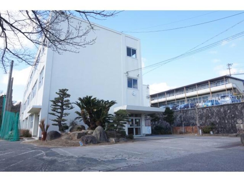 蒲郡市立塩津中学校(中学校/中等教育学校)まで721m ピノワール　弐番館