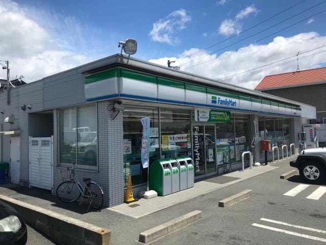 ファミリーマート大塚海岸店(コンビニ)まで597m ラグーン岸脇Ⅱ