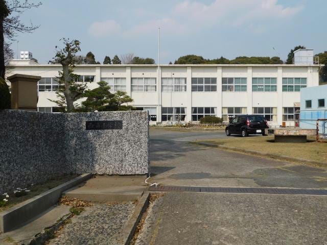 蒲郡市立西浦小学校(小学校)まで786m ライフイン・グローリー