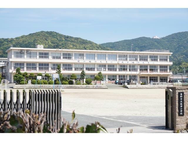 蒲郡市立塩津小学校(小学校)まで1440m サクラーレ　Ｂ