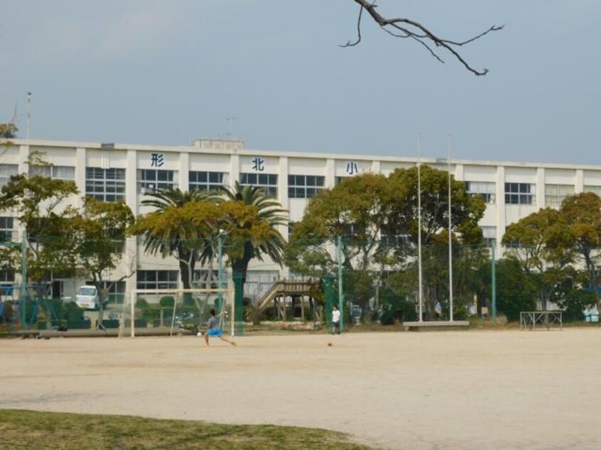 蒲郡市立形原北小学校(小学校)まで1402m ハイツ東山