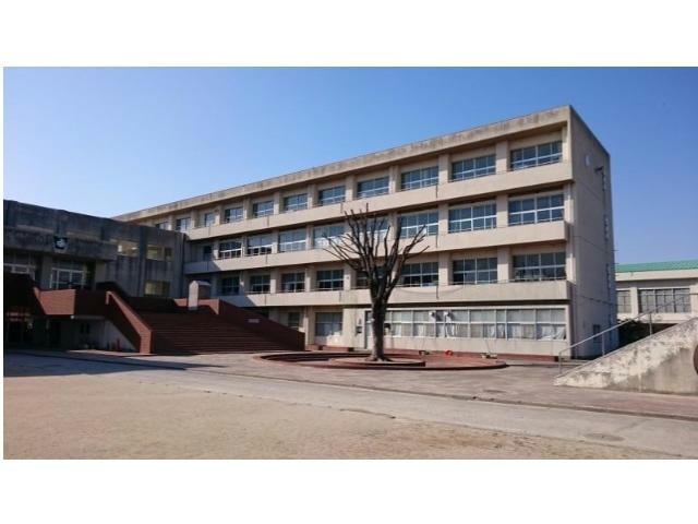 岡崎市立上地小学校(小学校)まで420m コーポシャルマン