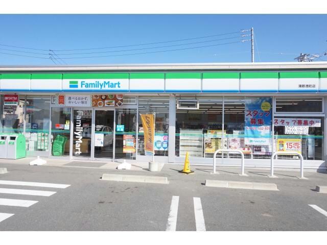 ファミリーマート蒲郡港町店(コンビニ)まで681m Warren minatoⅠ