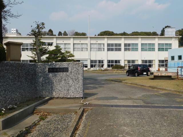 蒲郡市立西浦小学校(小学校)まで713m ライフイン・ツインクル参番館