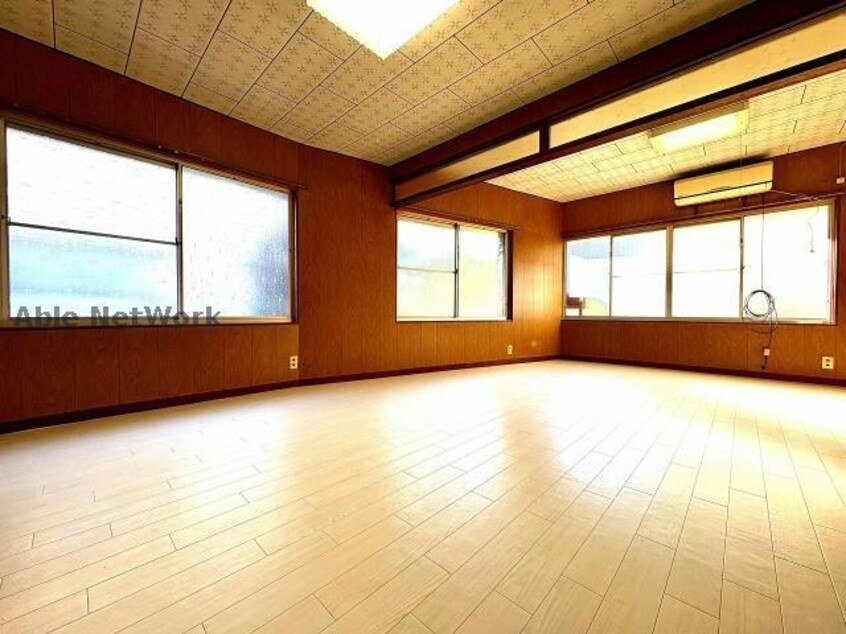 洋室13帖 蒲郡市神明町貸家