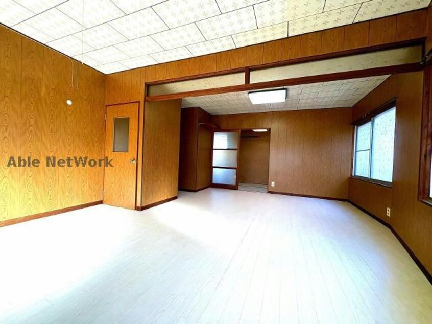 洋室13帖 蒲郡市神明町貸家