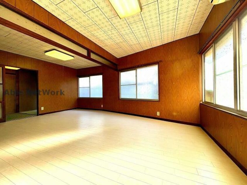 洋室13帖 蒲郡市神明町貸家