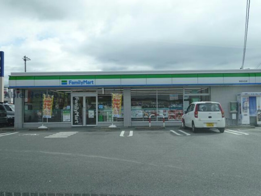 ファミリーマート幸田大正店(コンビニ)まで609m ベル　ウッドⅢ
