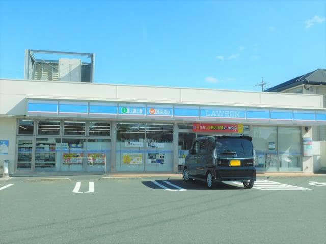 ローソン豊川新桜町店(コンビニ)まで598m ヒラソル