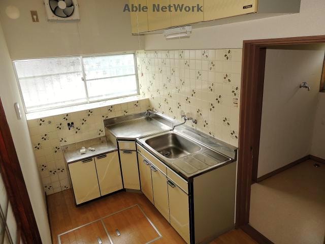  朝日町貸家