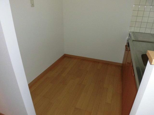  エスティ三番舘214-10