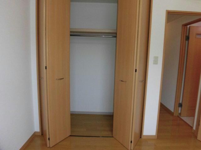  エスティ三番舘214-10