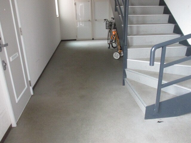 エントラン HOUS・REPOS