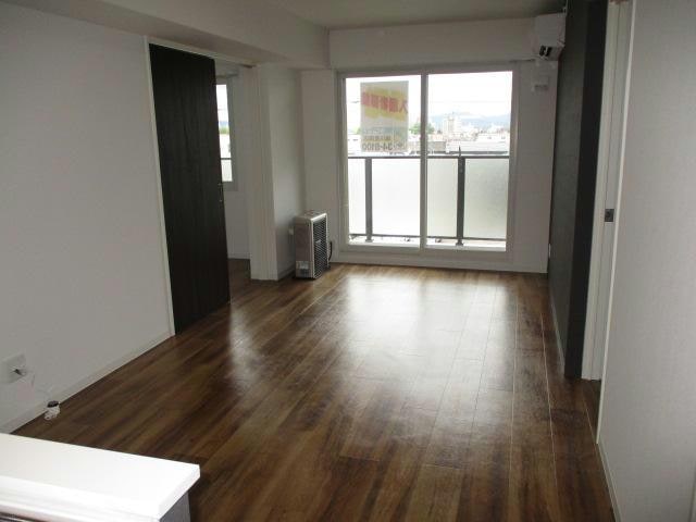  クレストパレス