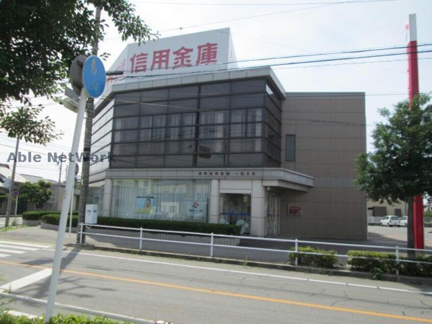 岡崎信用金庫一色支店(銀行)まで462m 名鉄バス（幡豆郡）/満国寺前 徒歩5分 2階 築20年