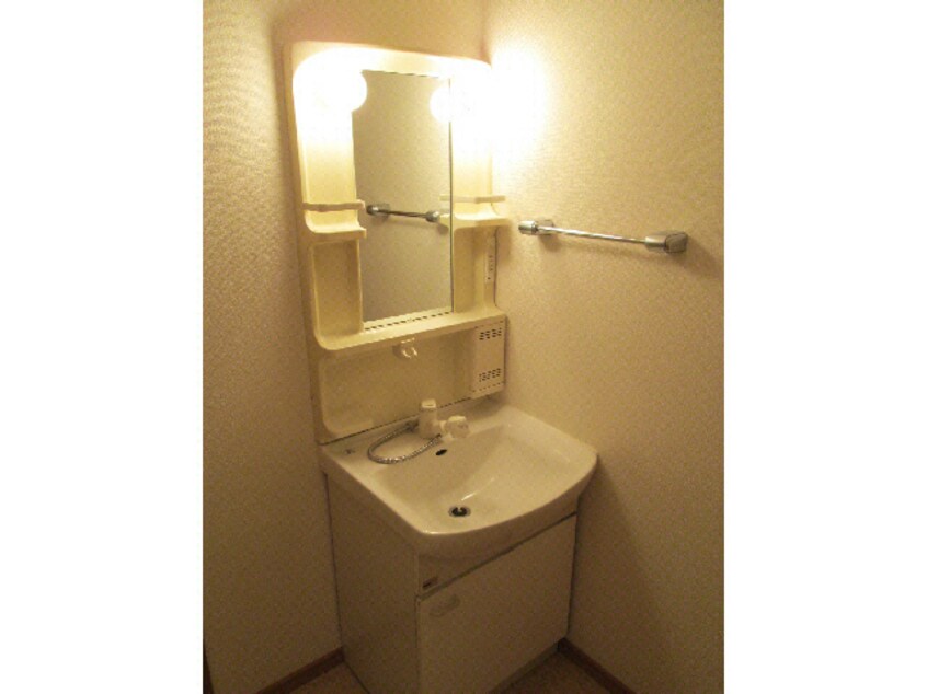 同部屋タイプ 名鉄西尾線/西尾口駅 徒歩1分 2階 築28年