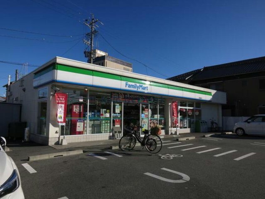 ファミリーマート西尾緑町店(コンビニ)まで450m 名鉄西尾線/桜町前駅 徒歩5分 2階 築31年